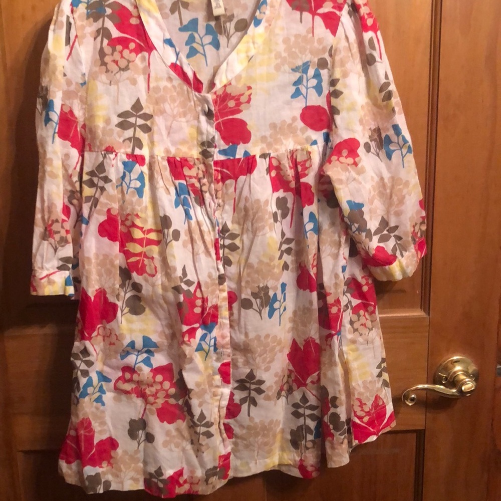 Very lightweight flowy cotton blouse. New. Sz M